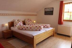 Schlafzimmer 1